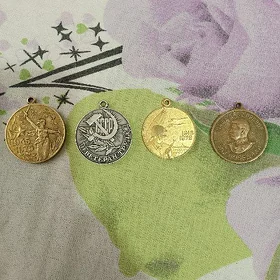 медали очень старые