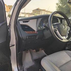 Toyota Sienna 2017