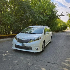 Toyota Sienna 2016