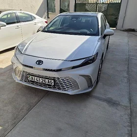 Toyota Camry Hybrid 2025