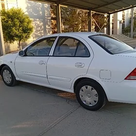Nissan Sunny 2011
