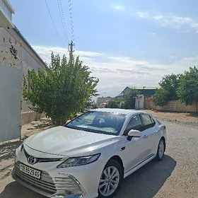 Toyota Camry 2021