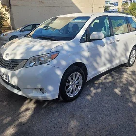 Toyota Sienna 2012