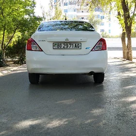 Nissan Versa 2011