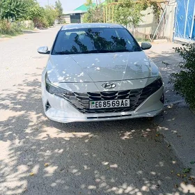 Hyundai Elantra 2023