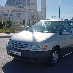 Toyota Sienna 2002