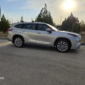Toyota Highlander 2021