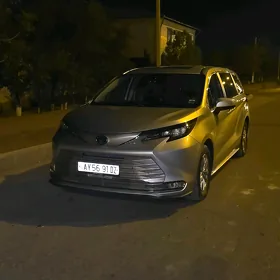 Toyota Sienna 2022