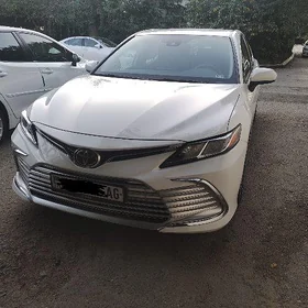 Toyota Camry 2021