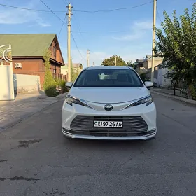 Toyota Sienna 2021