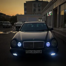 Mercedes-Benz E320 1999