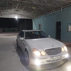 Mercedes-Benz W212 2002