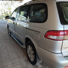 Toyota Sienna 2001