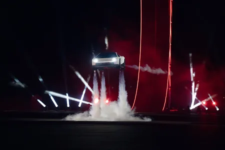 Маск пообещал наделить летающий Tesla Roadster «сознанием»