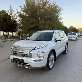 Mitsubishi Outlander 2023