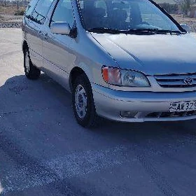 Toyota Sienna 2002