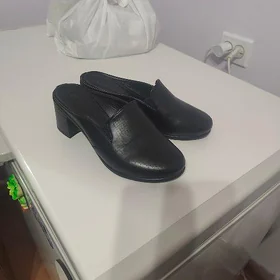 Туфли и шлепки