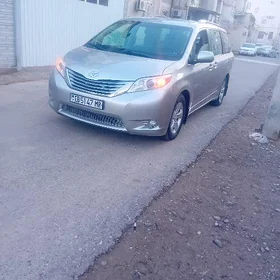 Toyota Sienna 2015