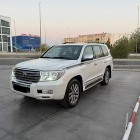 Toyota Land Cruiser 2011