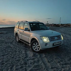 Mitsubishi Pajero 2010