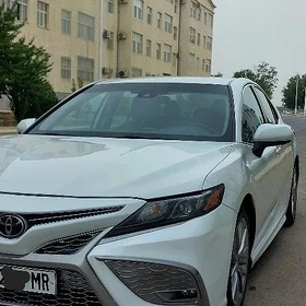 Toyota Camry 2021