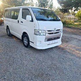 Toyota Hiace 2015