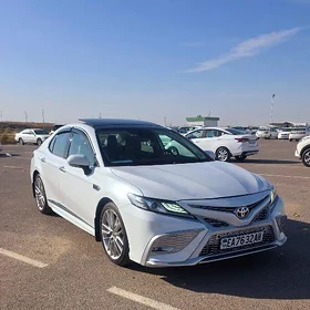 Toyota Camry 2021