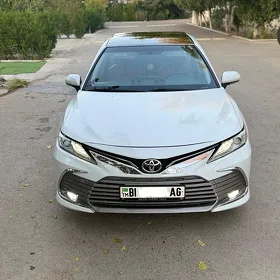 Toyota Camry Hybrid 2021