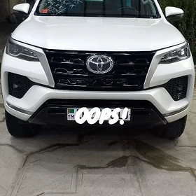 Toyota Fortuner 2022