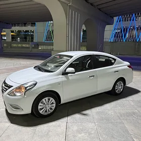 Nissan Sunny 2022
