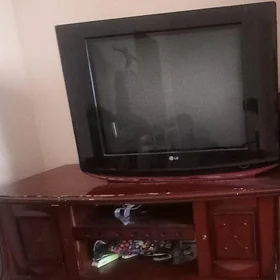 telewizor i potstawka
