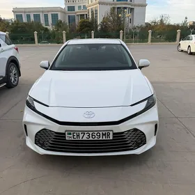 Toyota Camry Hybrid 2025
