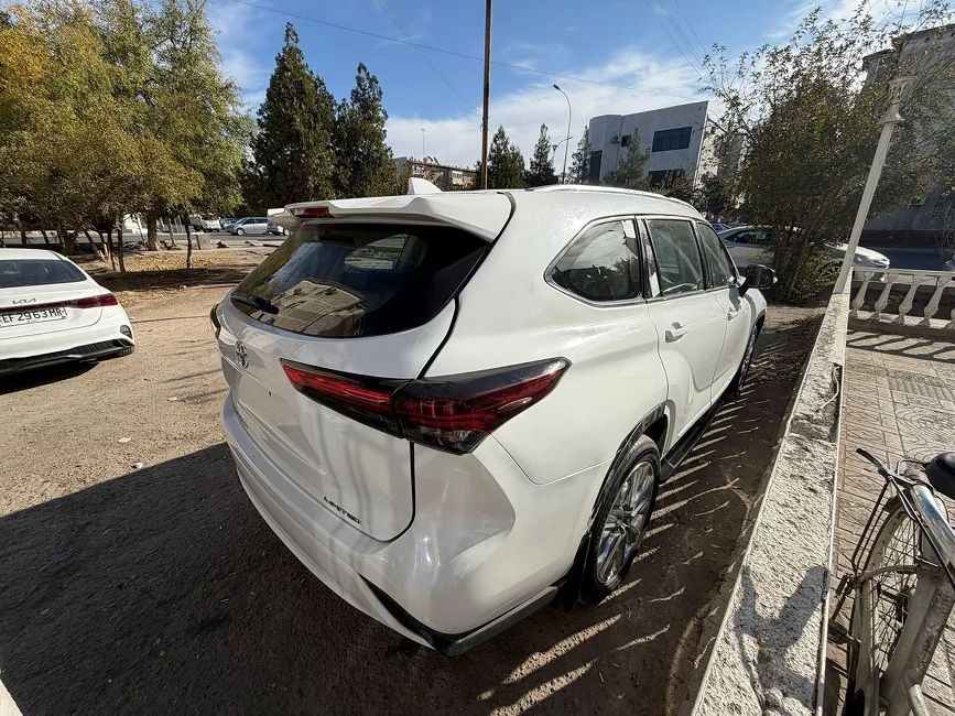 Toyota Highlander 2022 - 1