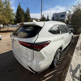 Toyota Highlander 2022