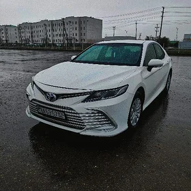 Toyota Camry Hybrid 2021