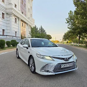 Toyota Camry 2021