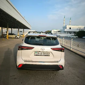 Toyota Highlander 2021