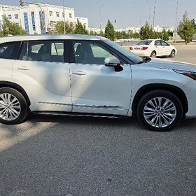 Toyota Highlander 2021