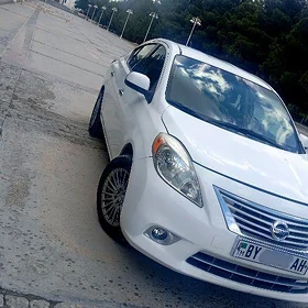 Nissan Versa 2012