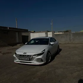 Hyundai Elantra 2022