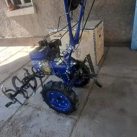 Ýer sürýän, agdarýan
