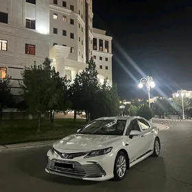 Toyota Camry 2021