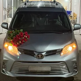 Toyota Sienna 2016