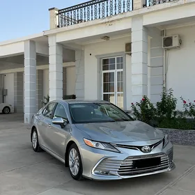 Toyota Camry 2021