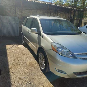 Toyota Sienna 2004