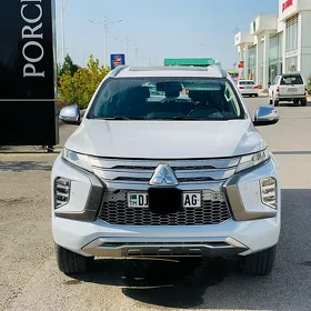 Mitsubishi Pajero 2020