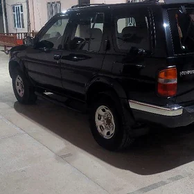 Nissan Pathfinder 1999