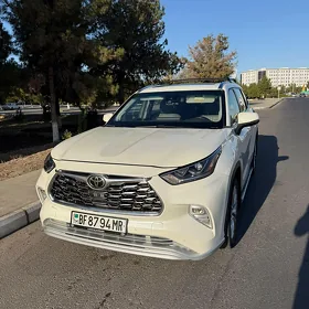 Toyota Highlander 2021