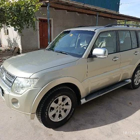 Mitsubishi Pajero 2010