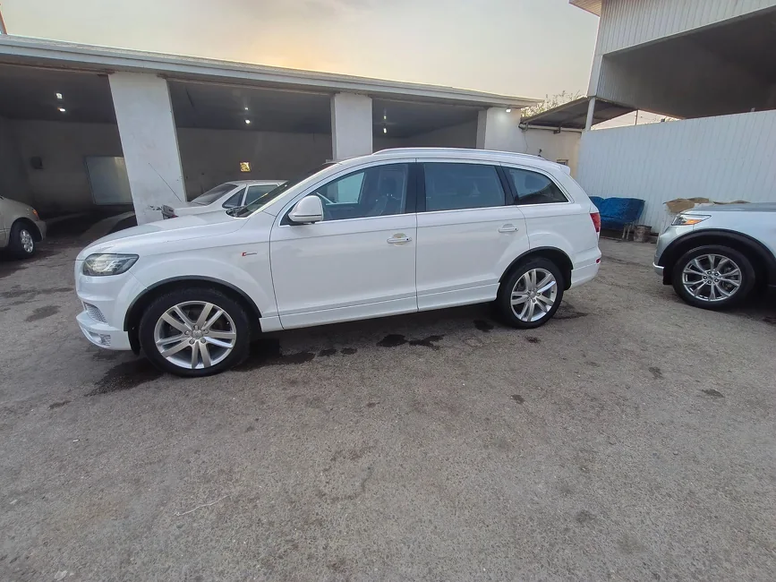 Audi Q7 2013 - 1